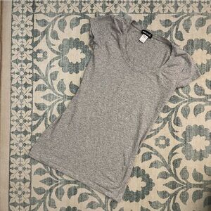 wetseal Size medium Heather Grey shrunken tee